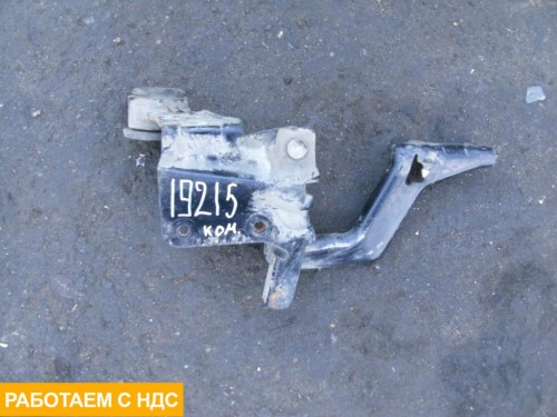 Петля решетки радиатора левый