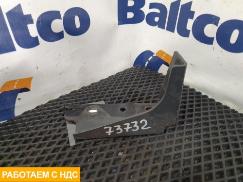 Кронштейн переднего бампера левый